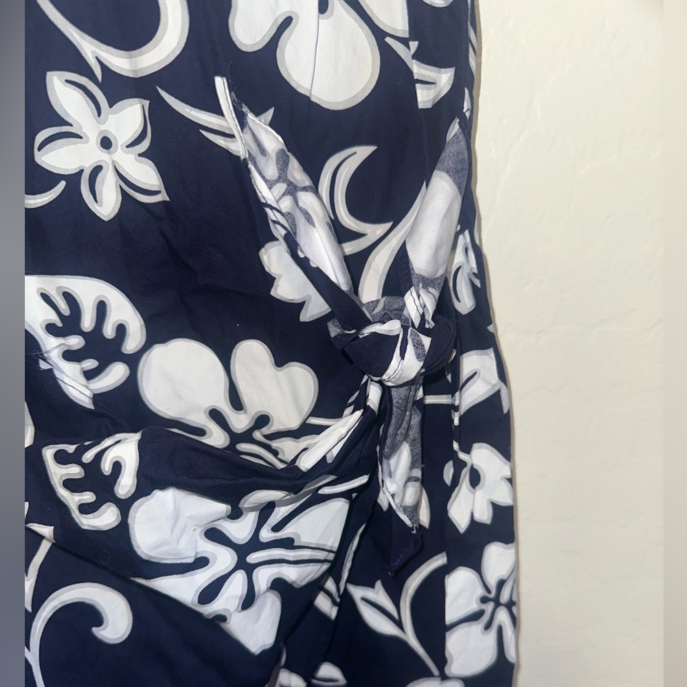Hawaiian Floral Navy and White Summer Dress - Picture 6 of 9